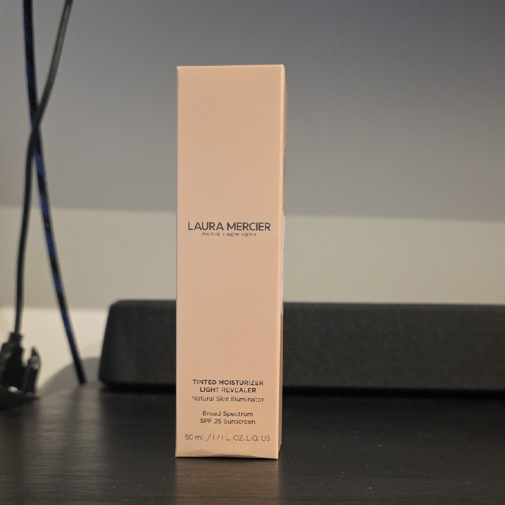 laura mercier Tinted Moisturizer 3W1